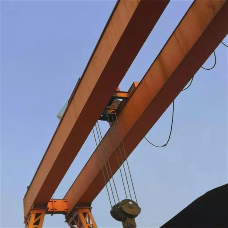 起重機.jpg 起重機.jpg